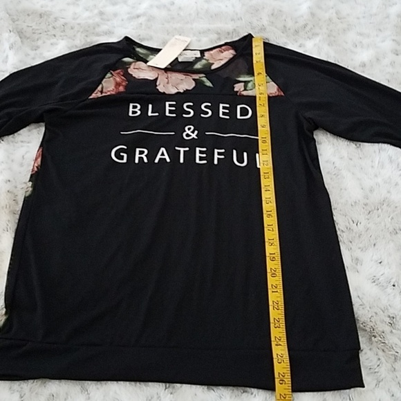 𝅺NWT Hot Gal graphic pullover shirt medium - Picture 6 of 7